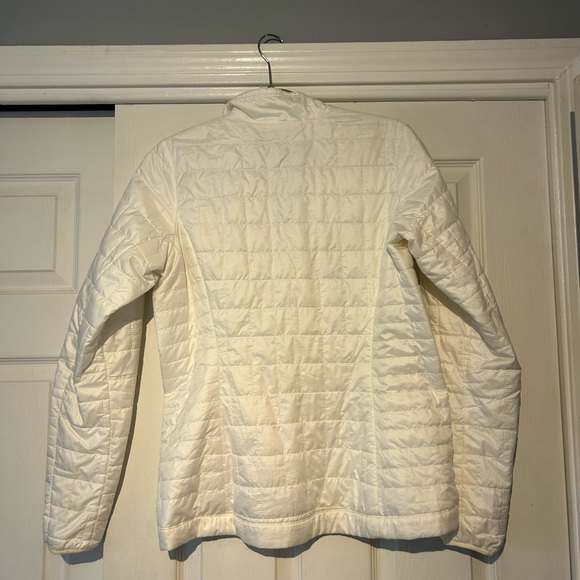 Patagonia women’s light weight puffer jacket - Picture 3 of 7